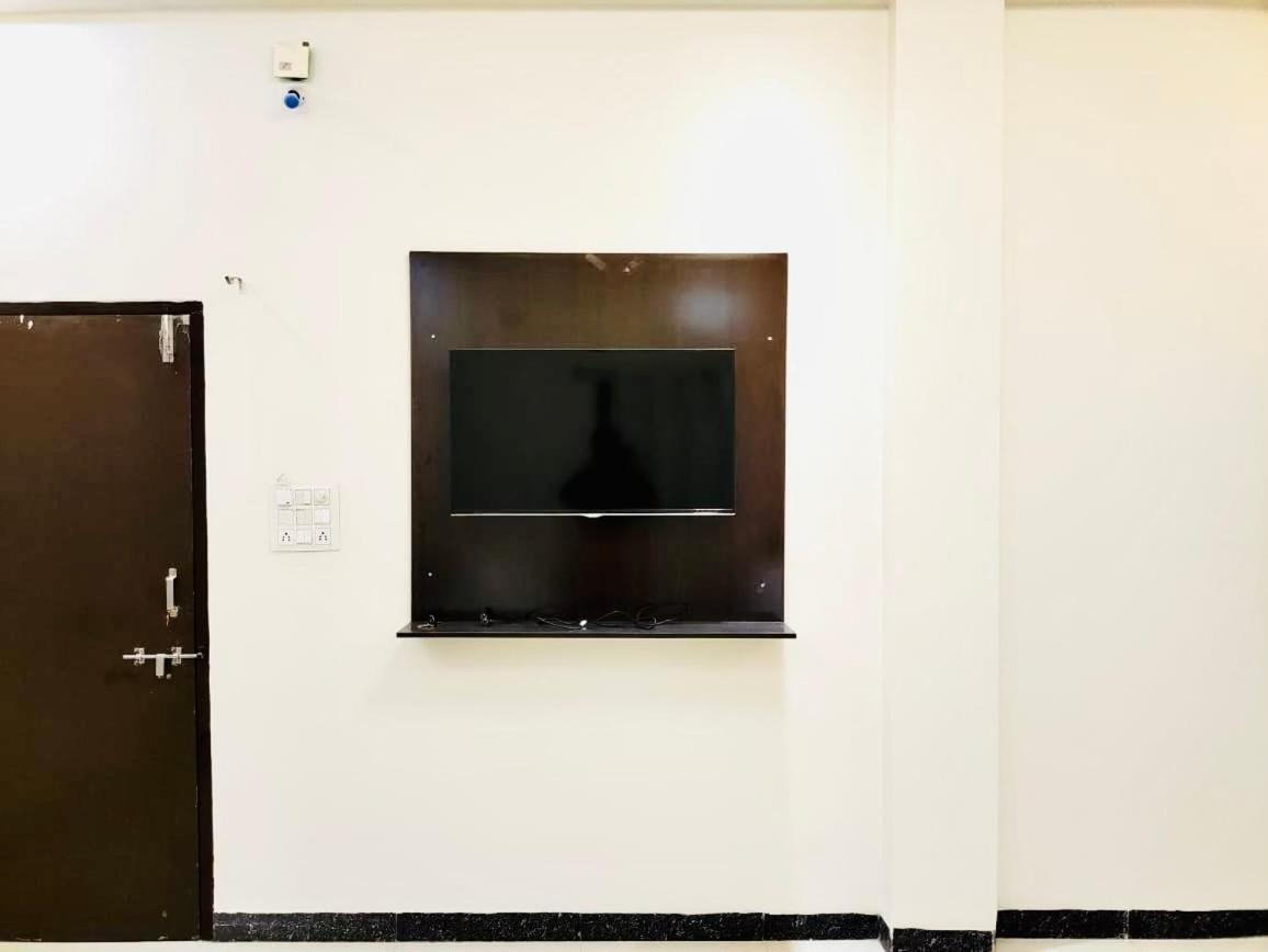 Ap Suite - By Ap Villa'S And Resort'S اوجاين المظهر الخارجي الصورة